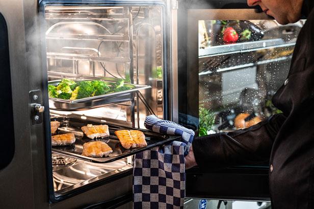 koken meerdere gerechten tegelijk in een combi steamer